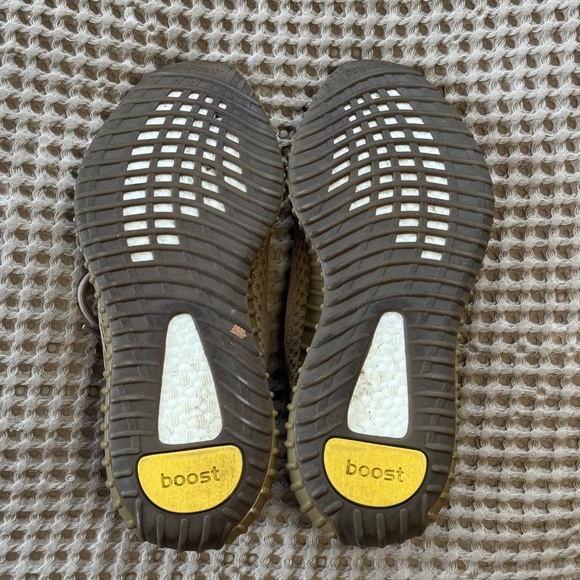 Yeezy Boost 350 V2 "Earth" Sneakers - Picture 6 of 7